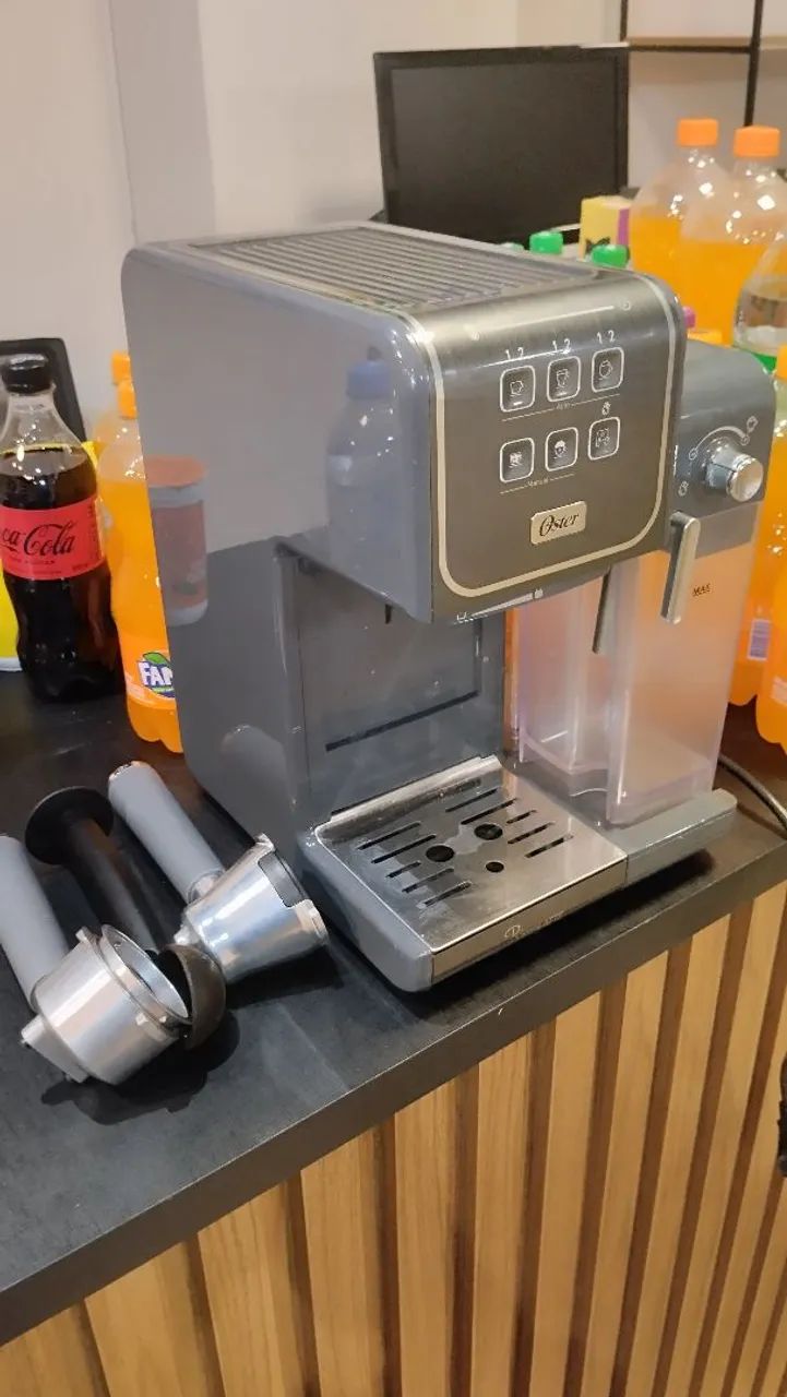 Cafeteira Oster Expresso Automática PRIMALATTE 220V - Foto 3