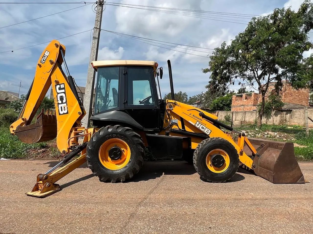 RETROESCAVADEIRA 3C PLUS 2013