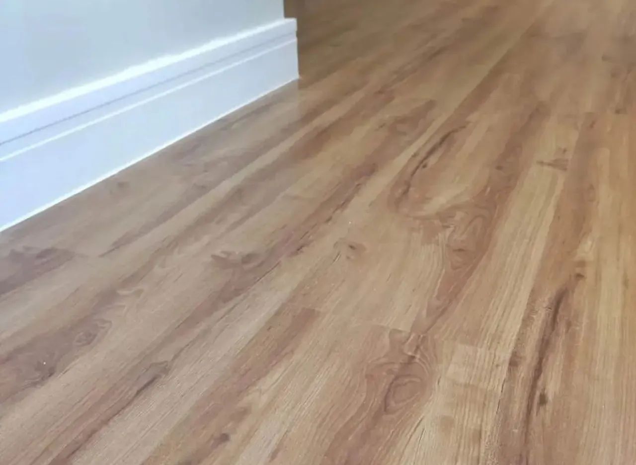 Pisos Vinílicos e Laminados - Foto 3