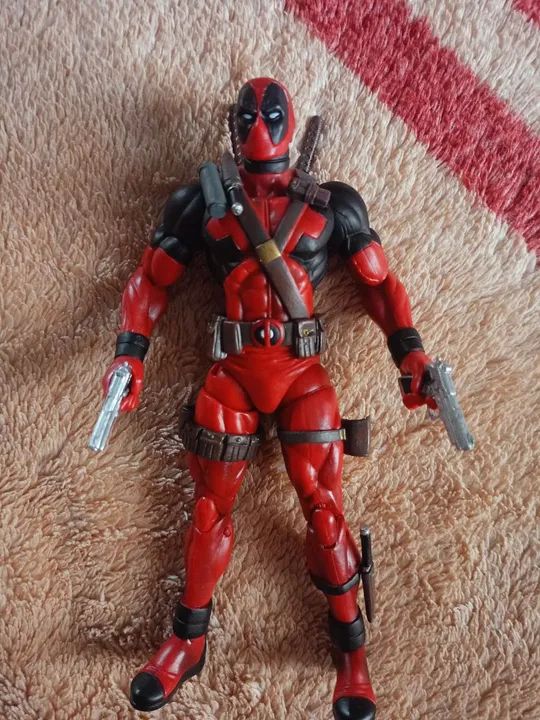 Boneco Deadpool Marvel Select