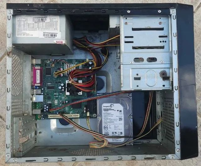 Vendo CPU no estado (com defeito) para RETIRADA de peças R$ 100 (Esse já é o menor preço)