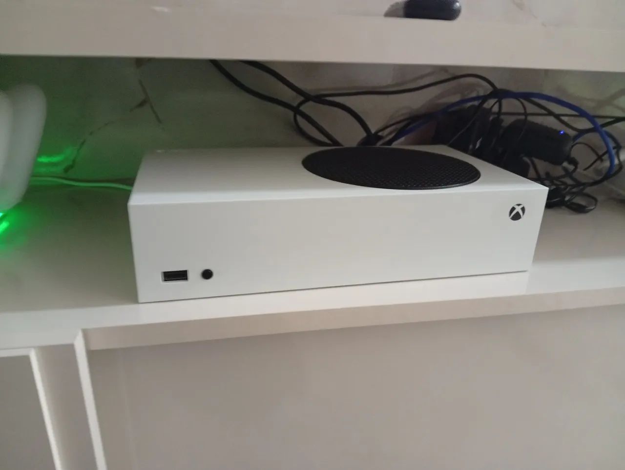 Xbox Series S com dois controles