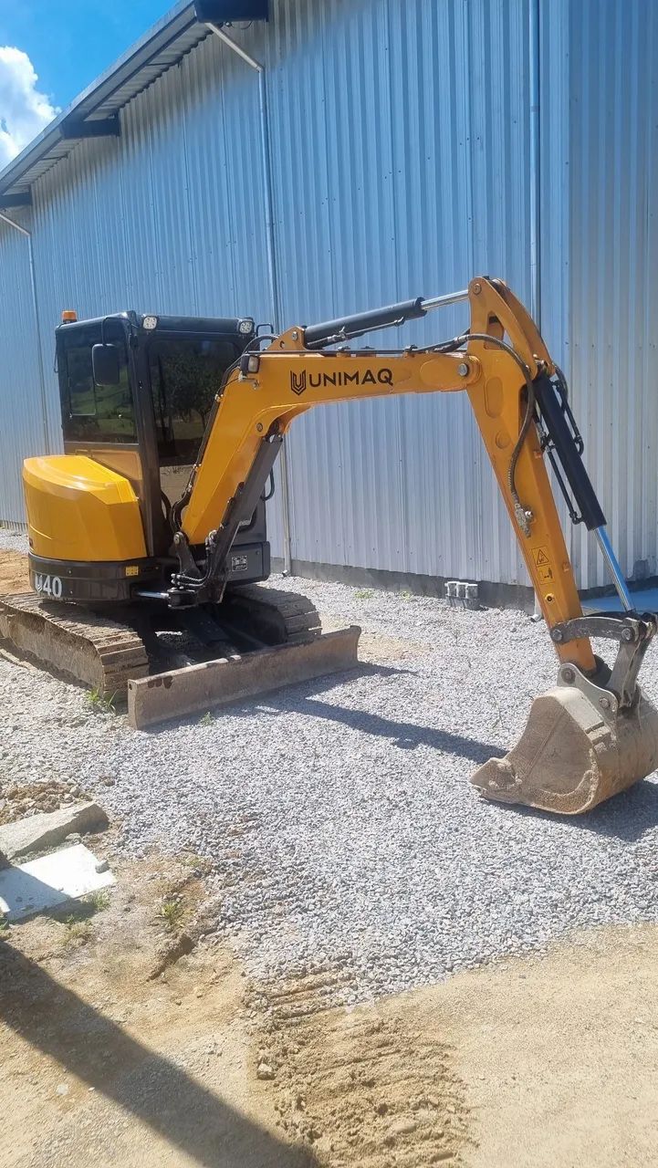 Mini  Escavadeira Hidraulica LTMG40 com 400 horas