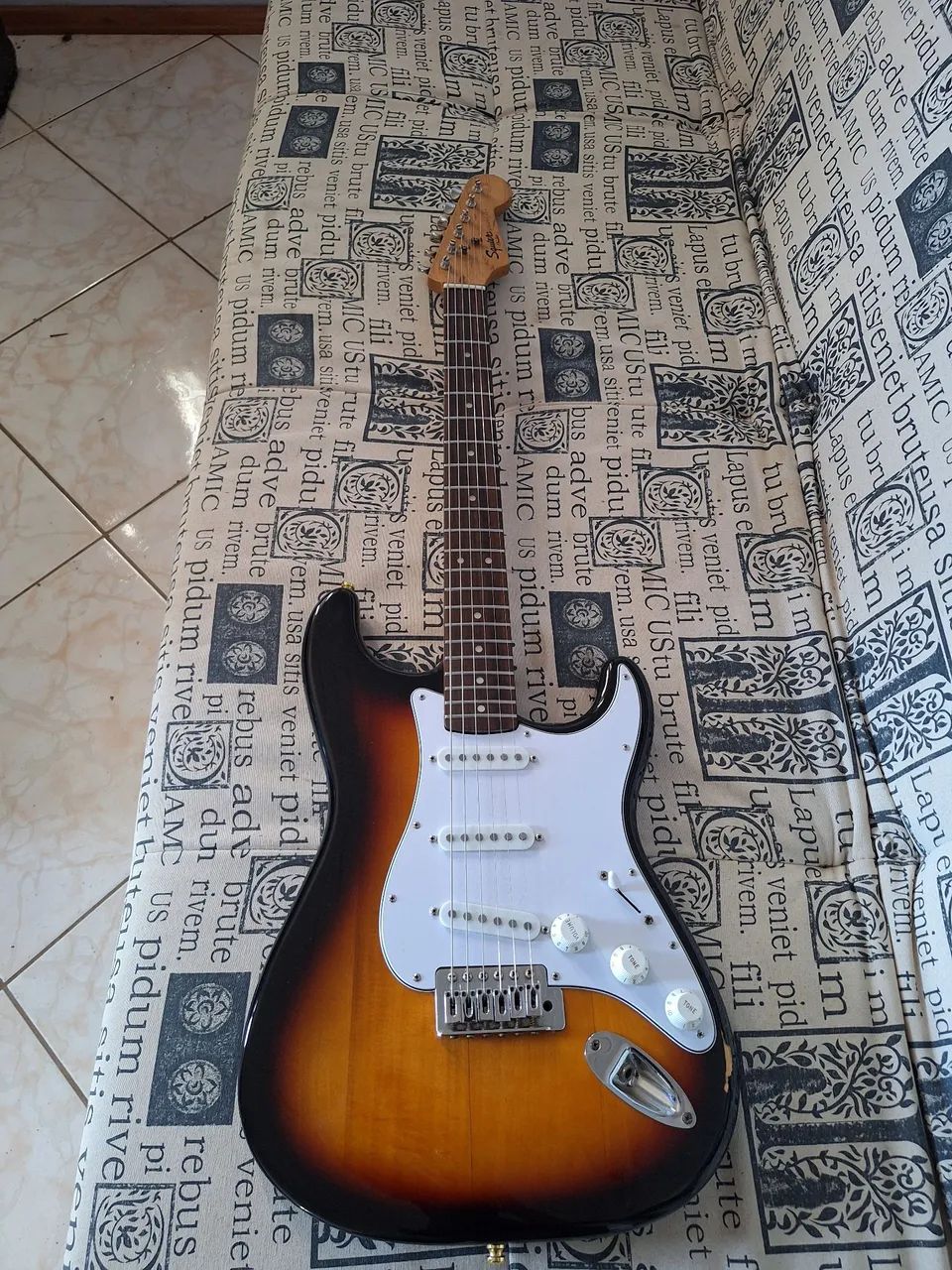 Squier Bullet com upgrades - Foto 2