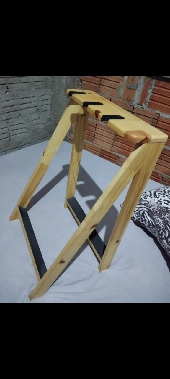 Suporte para 3 violões em madeira