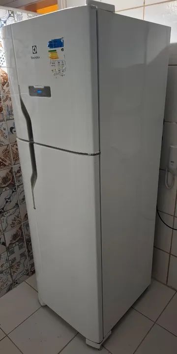 Geladeira Electrolux FrostFree  371 litros DFN41 Branca
