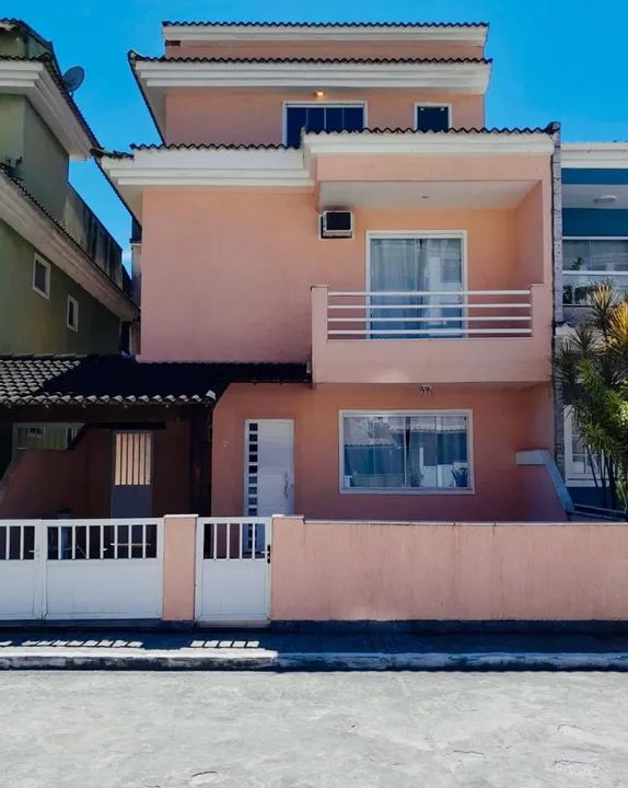 Linda casa de vila fechada 3 andares 
