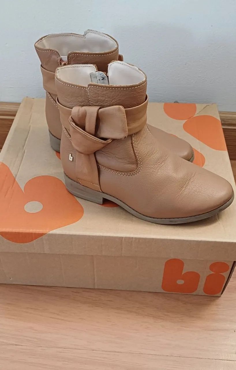 Bota Infantil Bibi com laço
