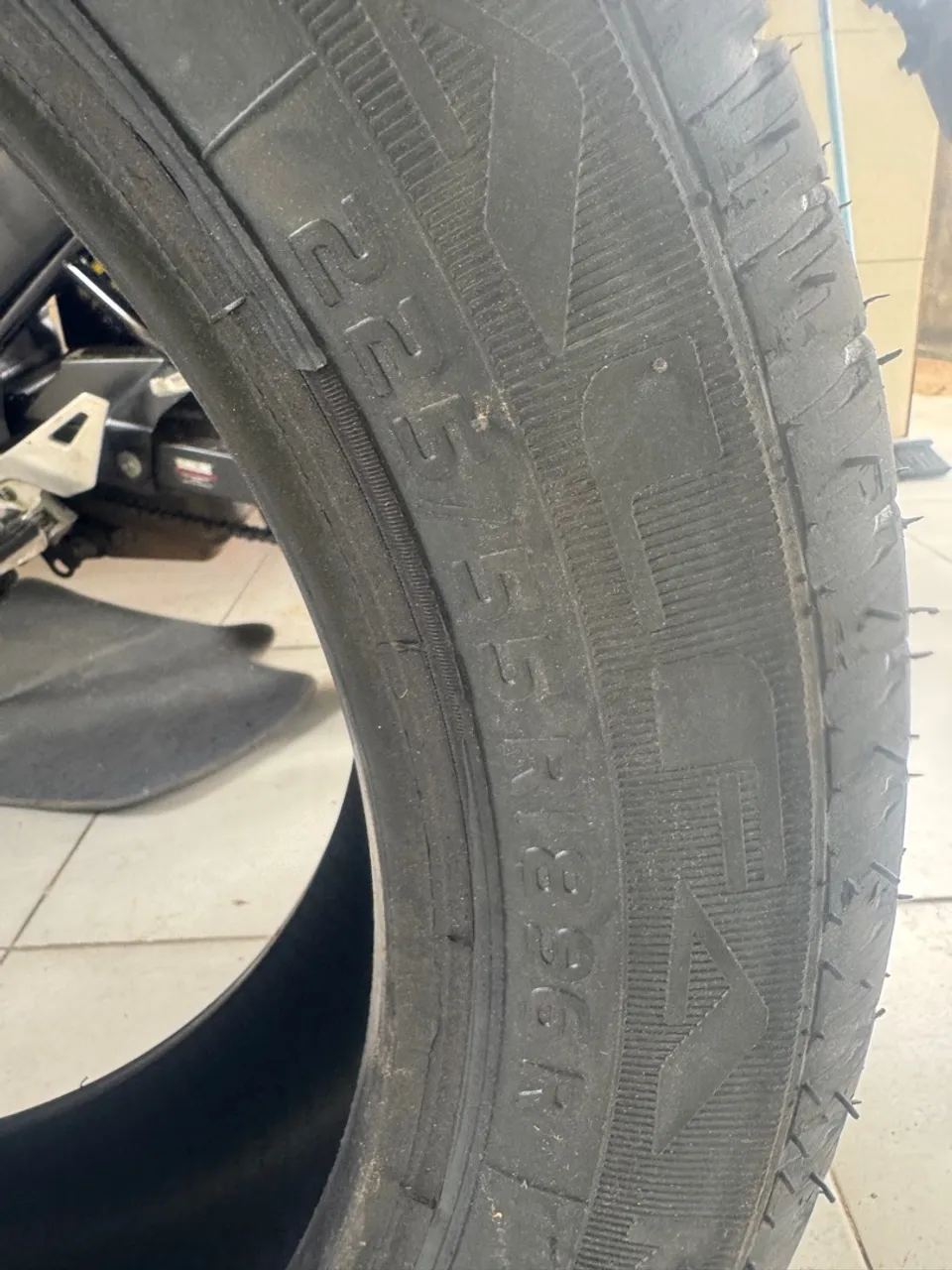 Pneu 225/55 R18