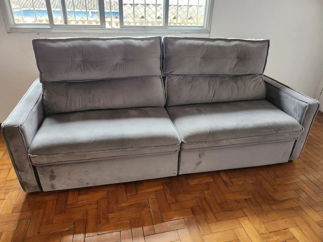 Sofá 4 lugares cinza em ótimo estado