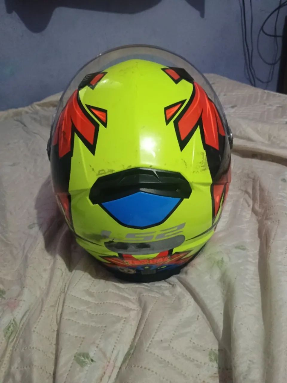 Troco capacete faço jogo em troca - Foto 2