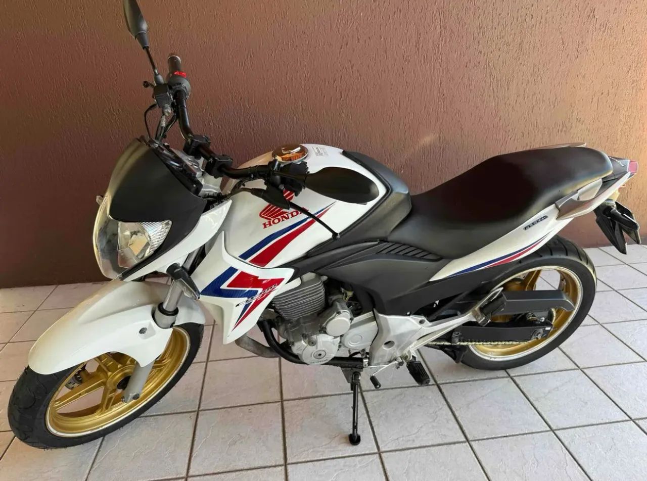 CB300R 2015.    Moto    V E N D I D A !!!! - Foto 2