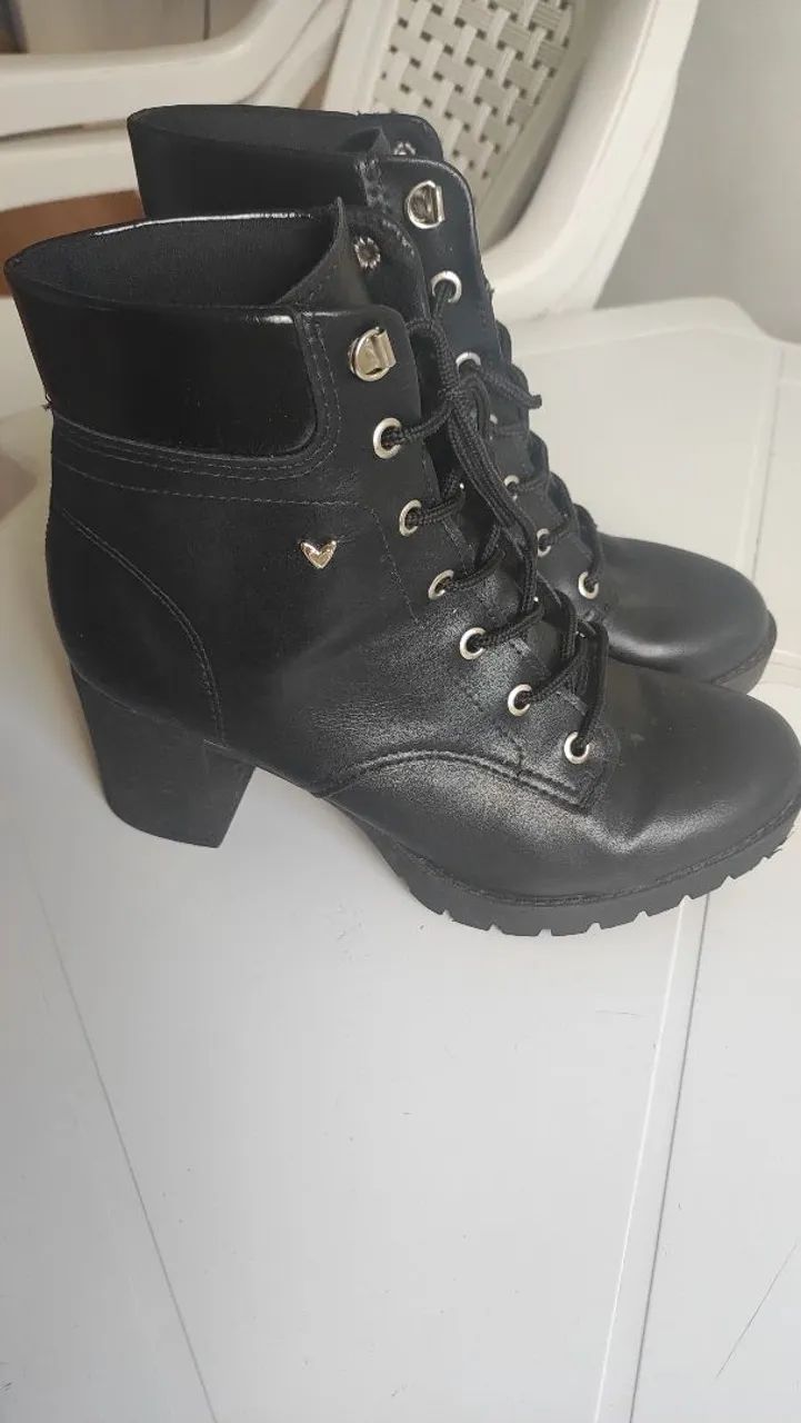 Botas pretas de cano curto - Foto 2