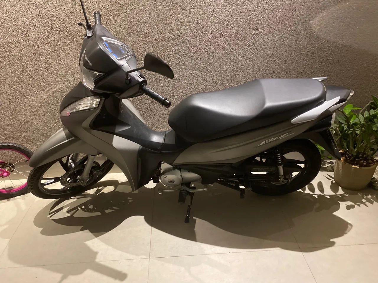 Biz 125 2023 - 2 mil kms rodados