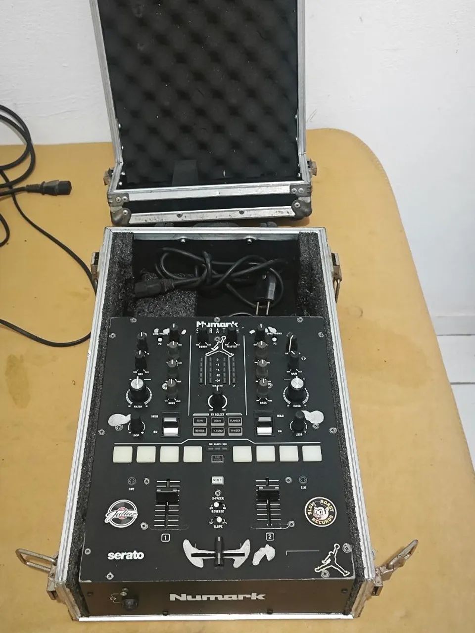 Mixer Controladora Numark Scrasht  com Efeitos - Foto 5