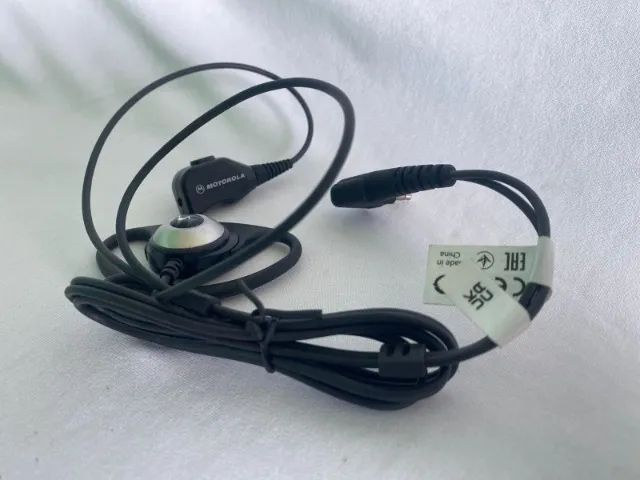 fone de ouvido estilo D Motorola com microfone e botão PTT (Push-to-Talk)  - Foto 2