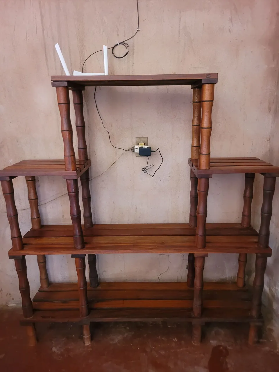 Estante de Madeira Rústica - Perfeita para sua casa!