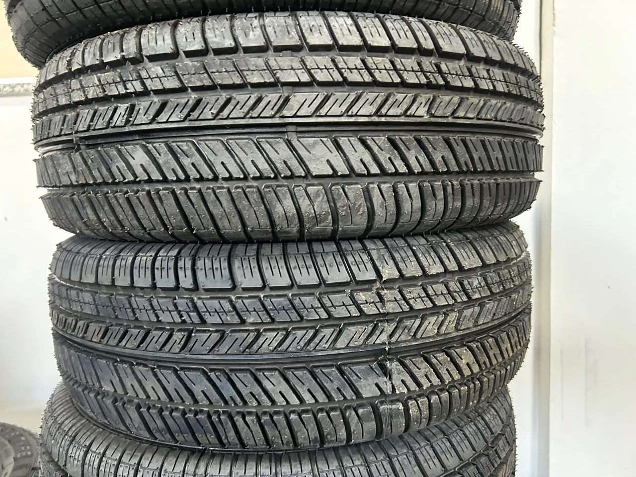 Pneu Tekystyre 185/60R15 remolde novo
