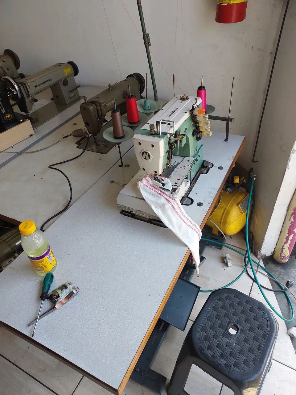 Máquina de costura galoneira colarete industrial revisada e com garantia  - Foto 2