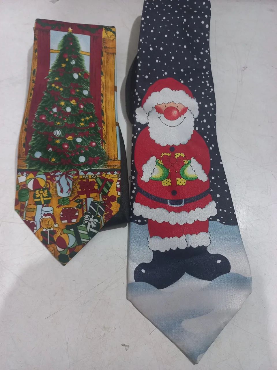2 gravatas de Natal 
