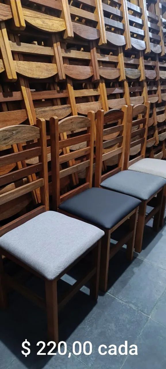 Cadeiras estofadas. Madeira maciça $ 220,00 cada. Novas e a pronta entrega 0