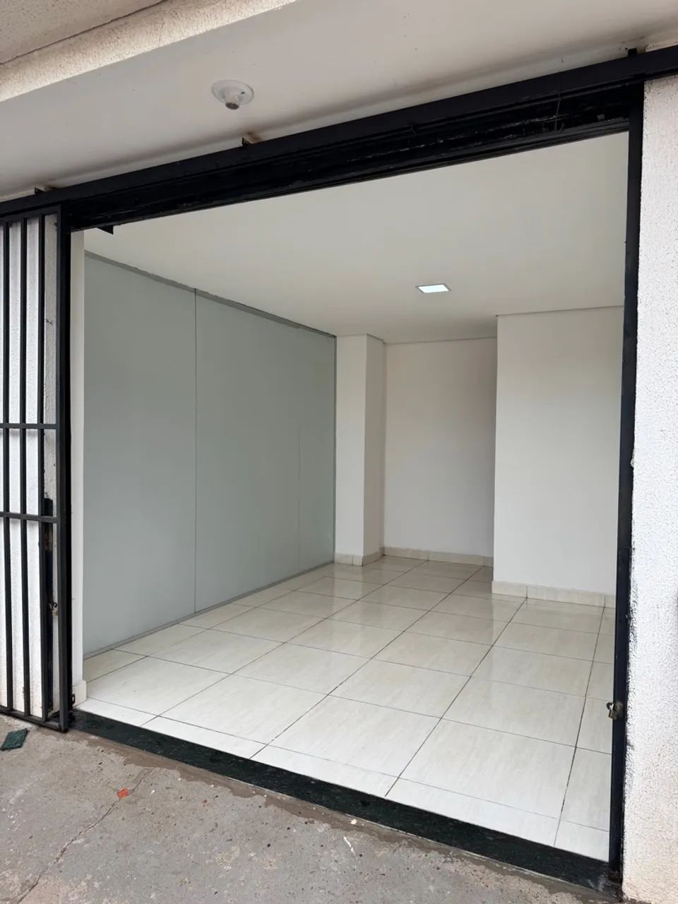 Aluga-se ponto comercial 