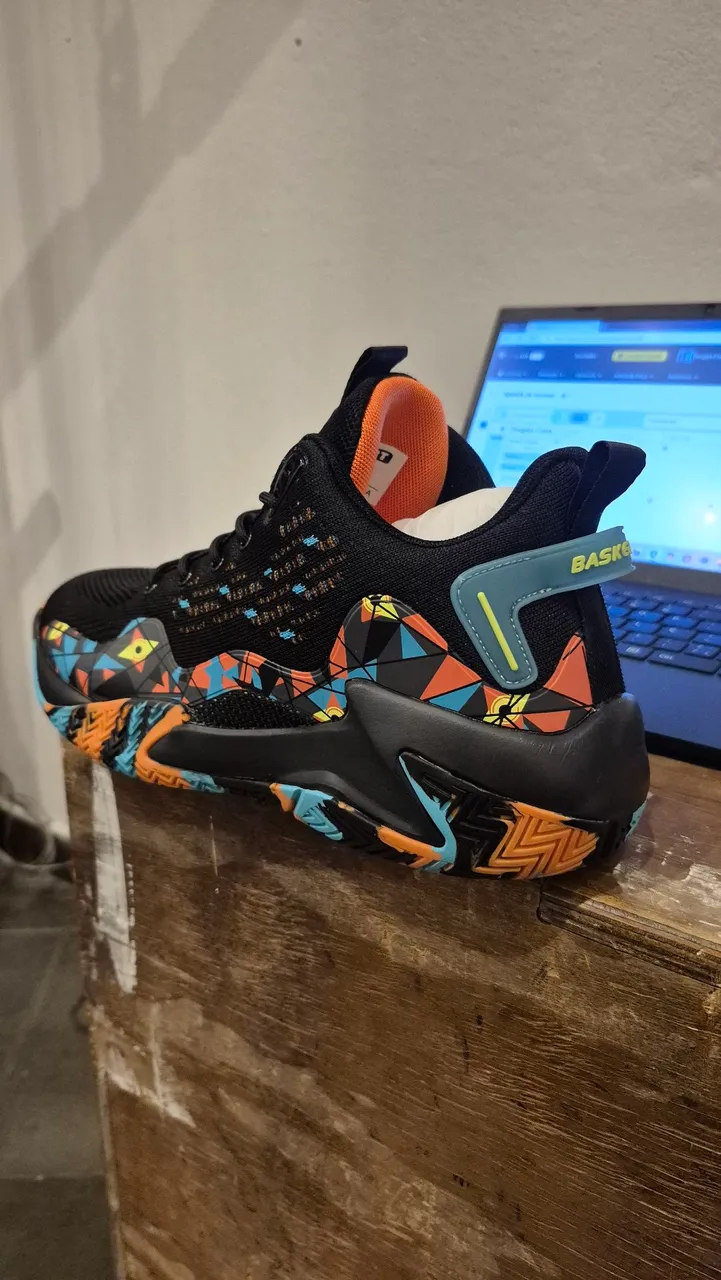 Tênis Esportivo com Design Moderno e Conforto