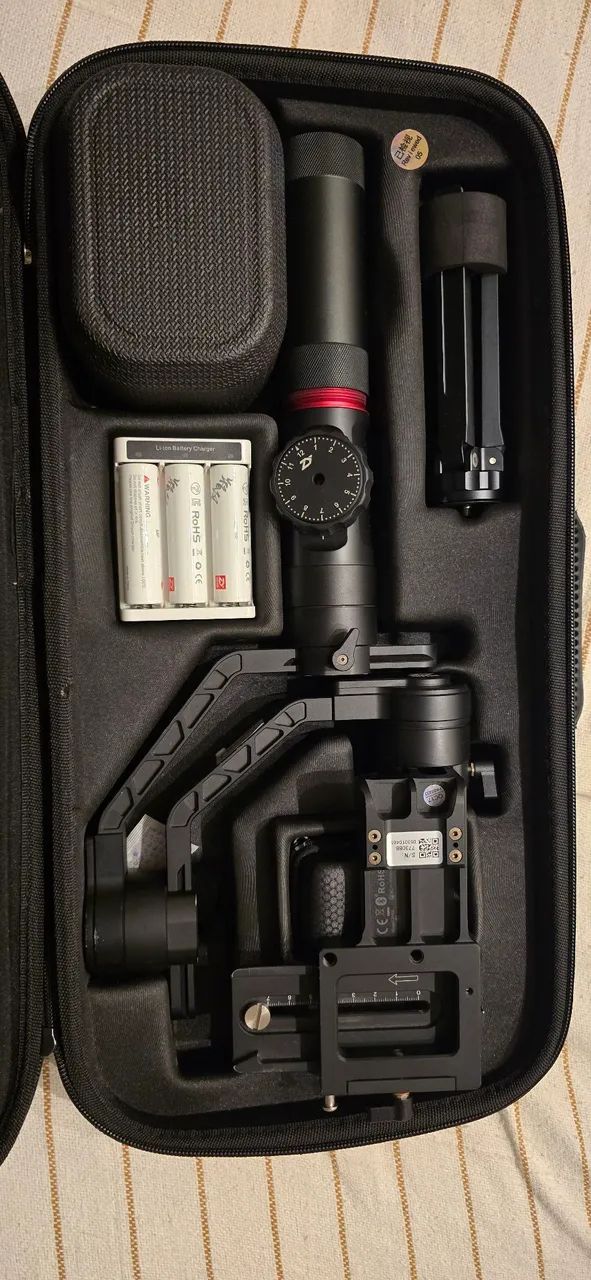 Estabilizador Gimbal Zhiyun Crane 2<br>De 3 Eixos Câmeras 3.2kg