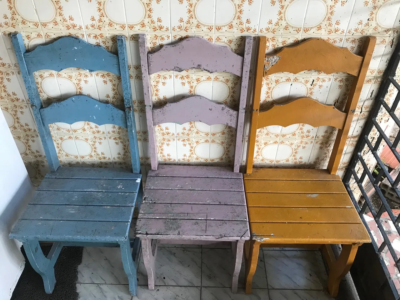 Conjunto de Cadeiras Rústicas Coloridas