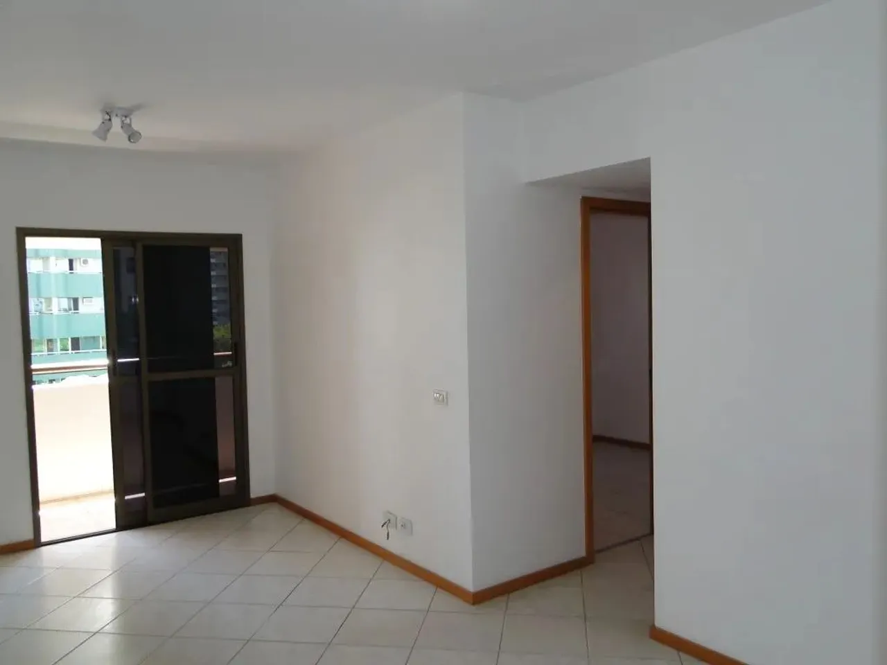 Barra da Tijuca - Condominio North Coast - Dois quatos, sala, cozinha, banheiro e vaga de