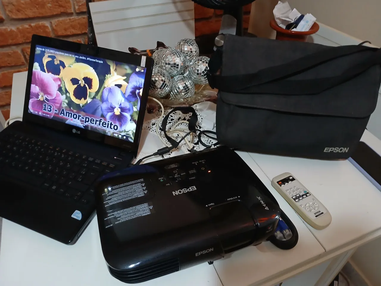 Projetor Epson LCD Modelo Power Lite S8
