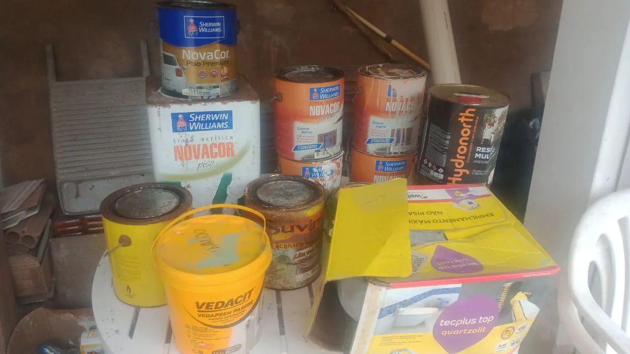 Vendo Tintas e resinas e ipermiabilizantes 