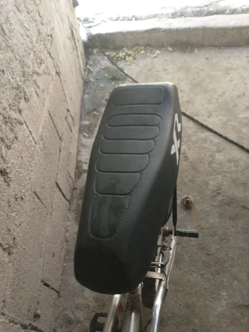 Banco de Mobilete com bagageiro! Novo - Foto 4