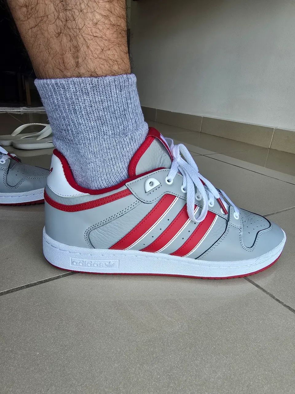 Tênis Adidas Centennial 85 - Edição Rara NCAA Nebraska Tamanho 9 1/2 (41) - Foto 5