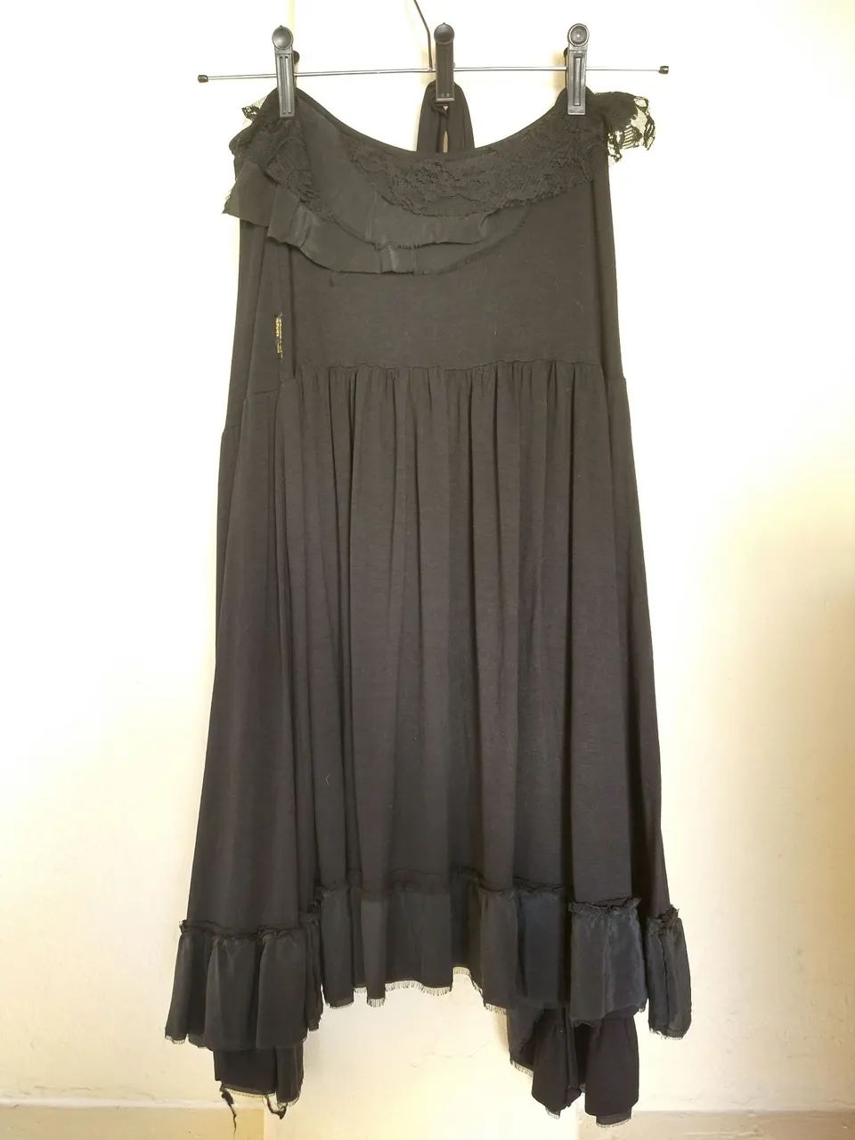 Vestido Ópera Rock Preto M - envelope, decotado e estiloso - Foto 3