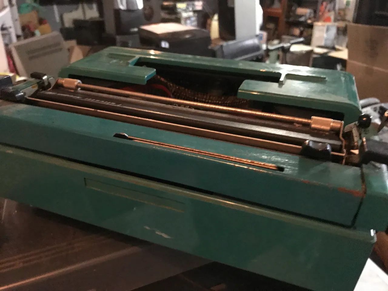 Máquina de escrever Olivetti verde  - Foto 2