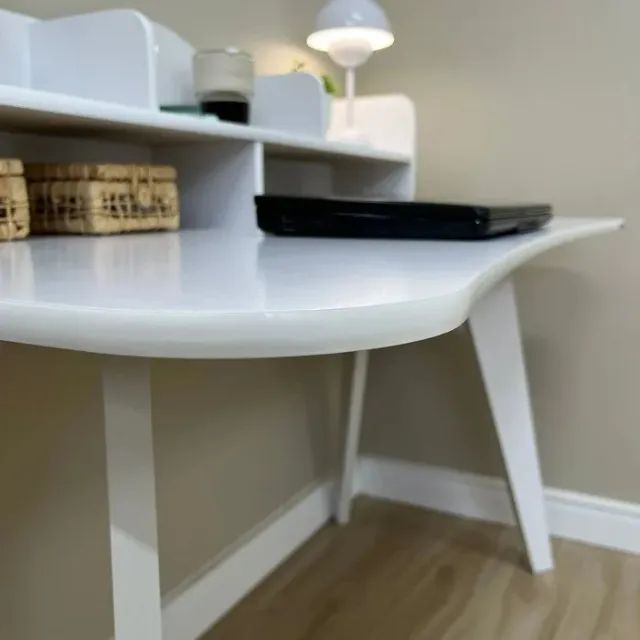 "Elegância Retrô em Oferta: Escrivaninha Sofia com Nichos, 100% MDF" - Foto 4