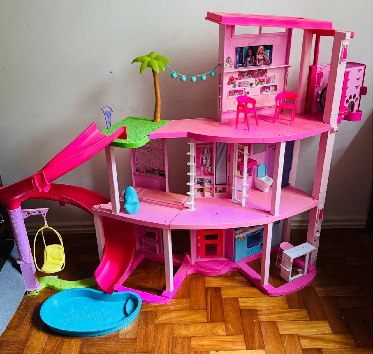 Casa da Barbie com Piscina e Escorrega