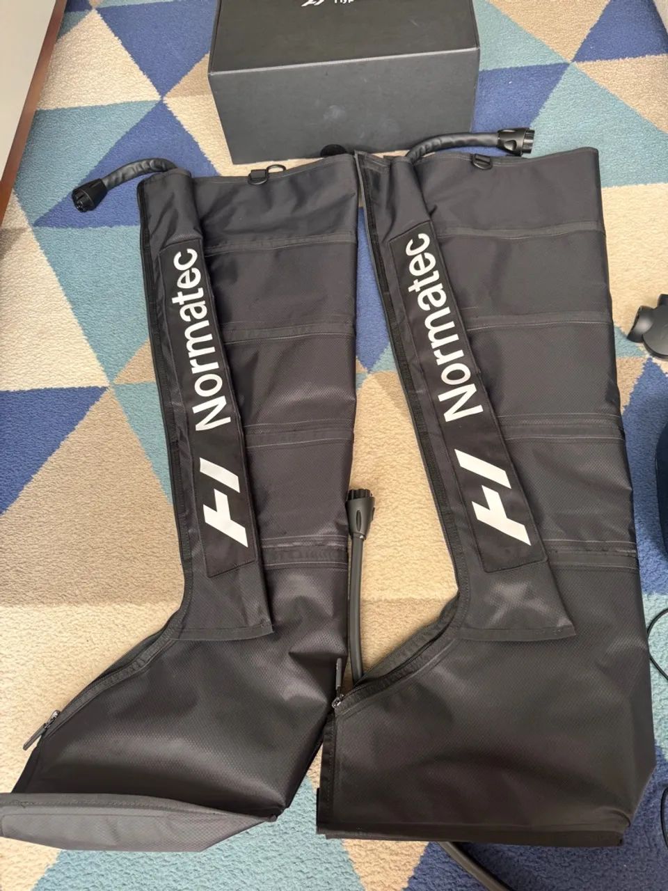 Bota de compressão normatec hyperice tamanho M usadas apenas por 3 meses - Foto 3