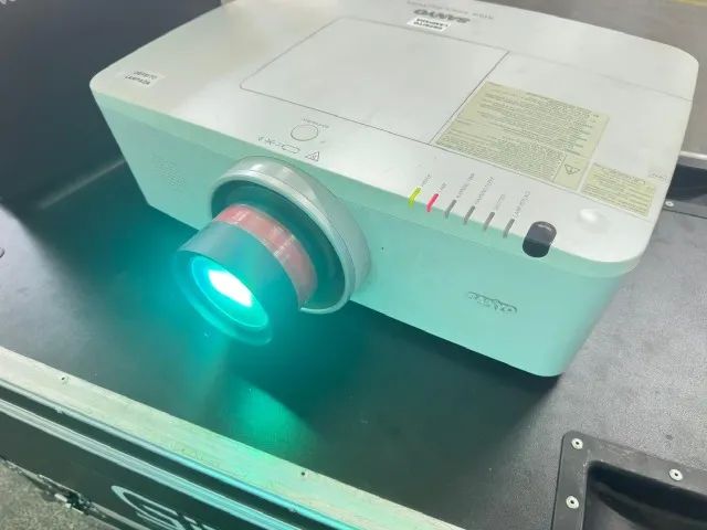 Projetor Sanyo 6000 Lumens - Plc-xm150 * Defeito Na Lampada