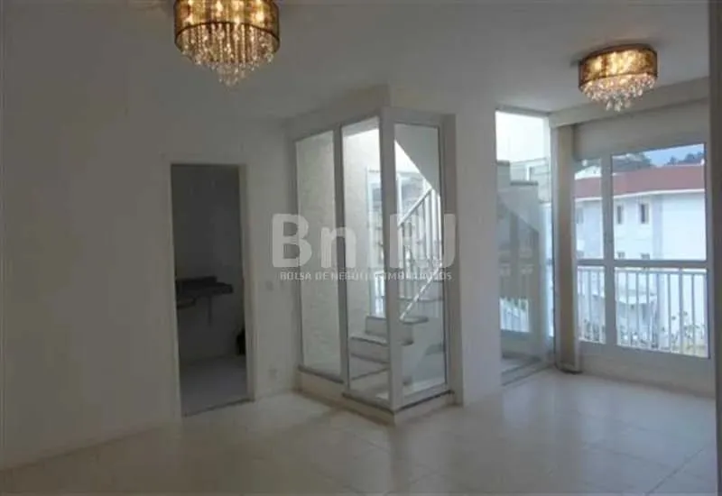 Cobertura 3 quartos, sendo 1 suíte- Com 2 vagas. Próximo ao Centro-Petrópolis ? RJ.