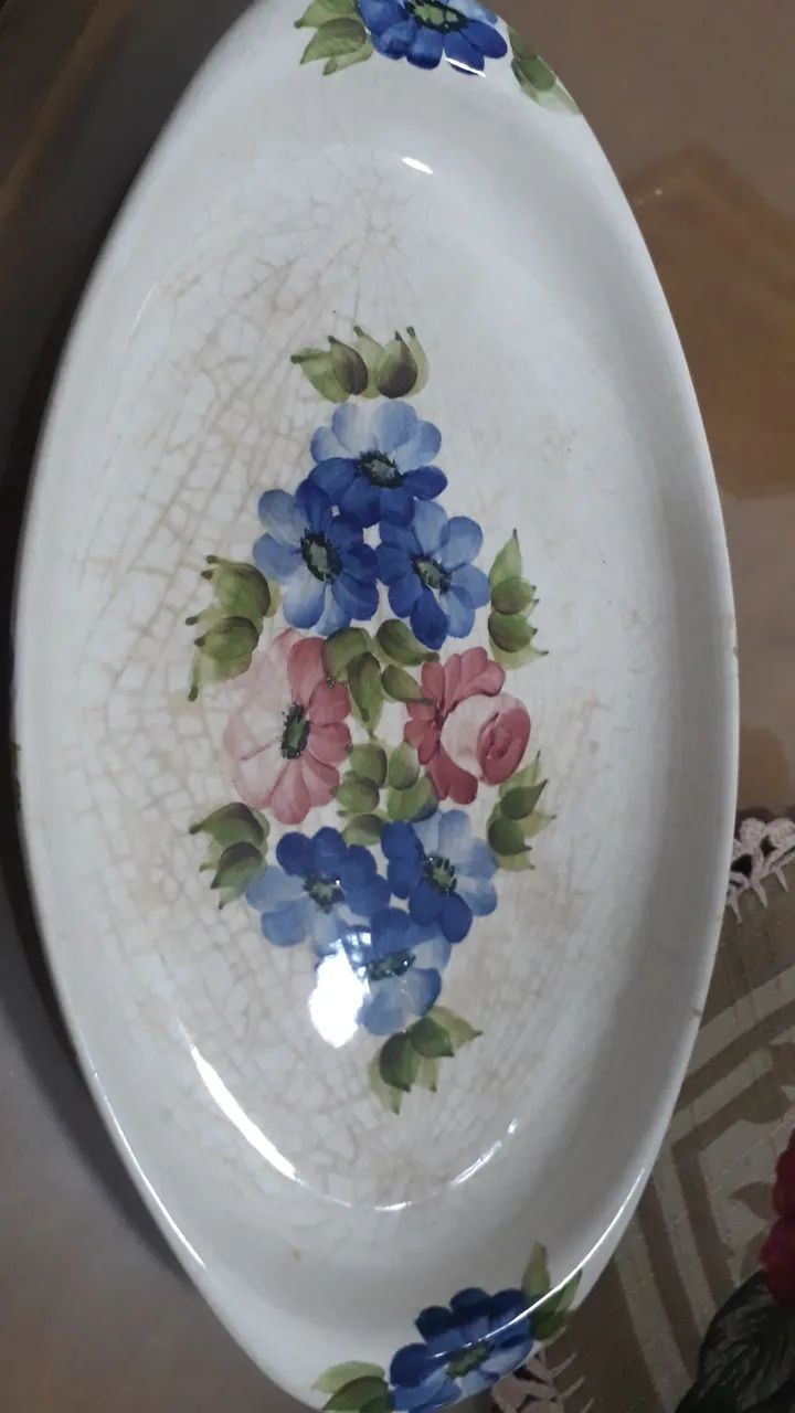 Antiga travessa oval com flores pintada a mão 