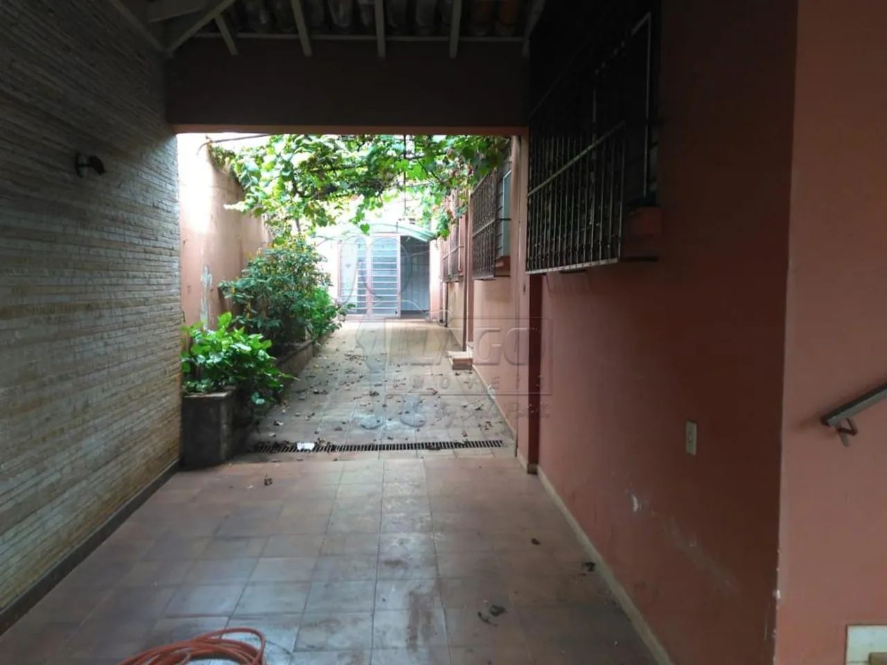 Casa de 159 m² com 03 quartos para locação e venda - Centro