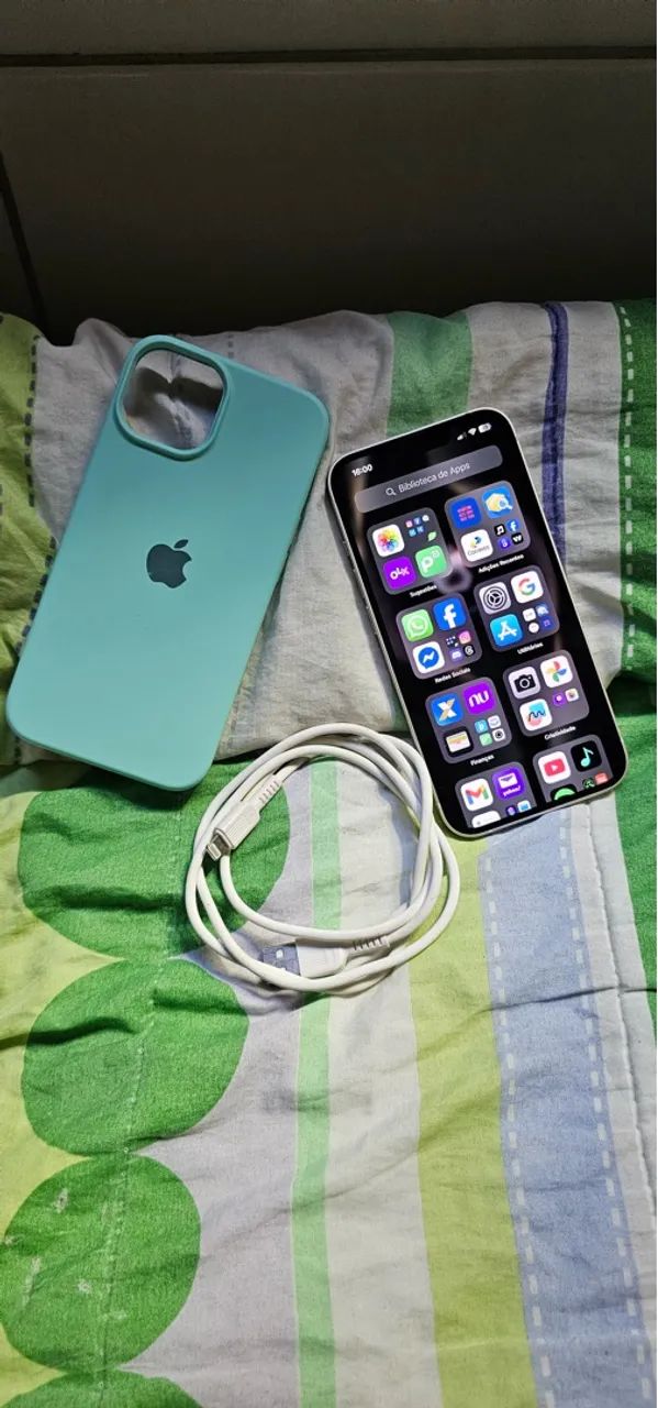 Vendo ou troco um iPhone 14 de 128gb aparelho cabo USB e capa protetora 