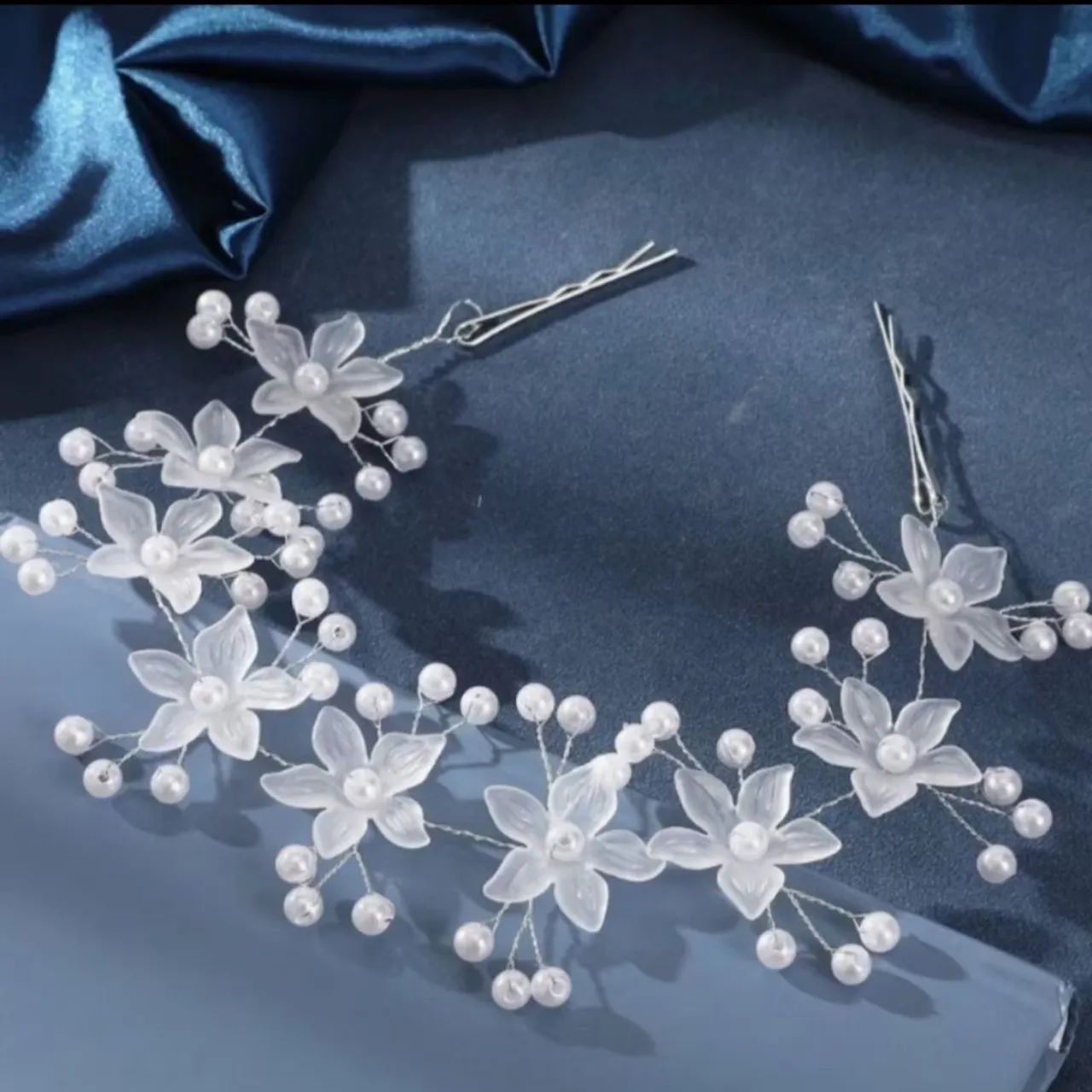 Arranjo de cabelo em flor de pérolas e strass - Foto 3