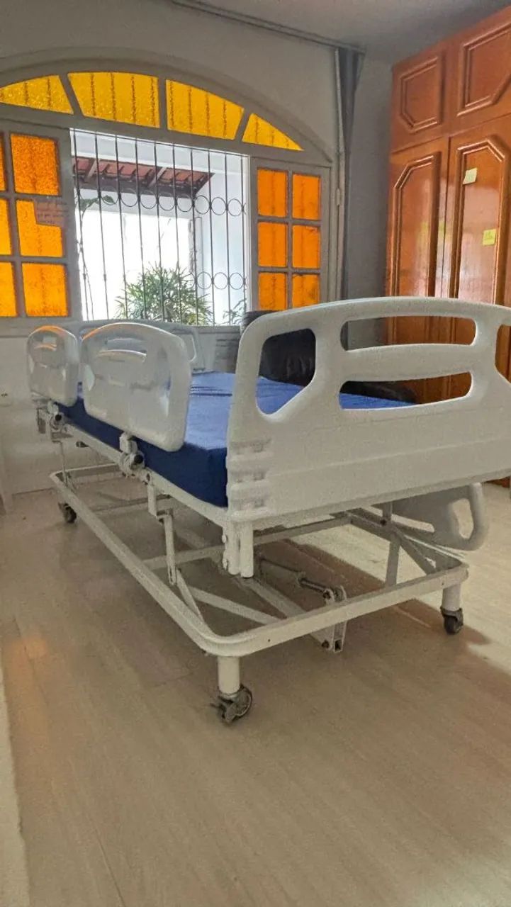 Cadeira de rodas e cama hospitalar  - Foto 5