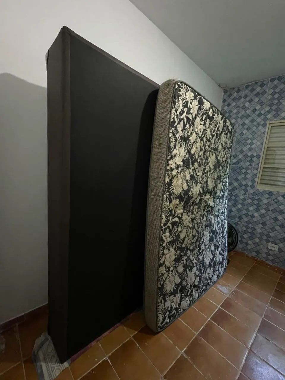 CAMA BOX DE CASAL COM COLCHÃO 