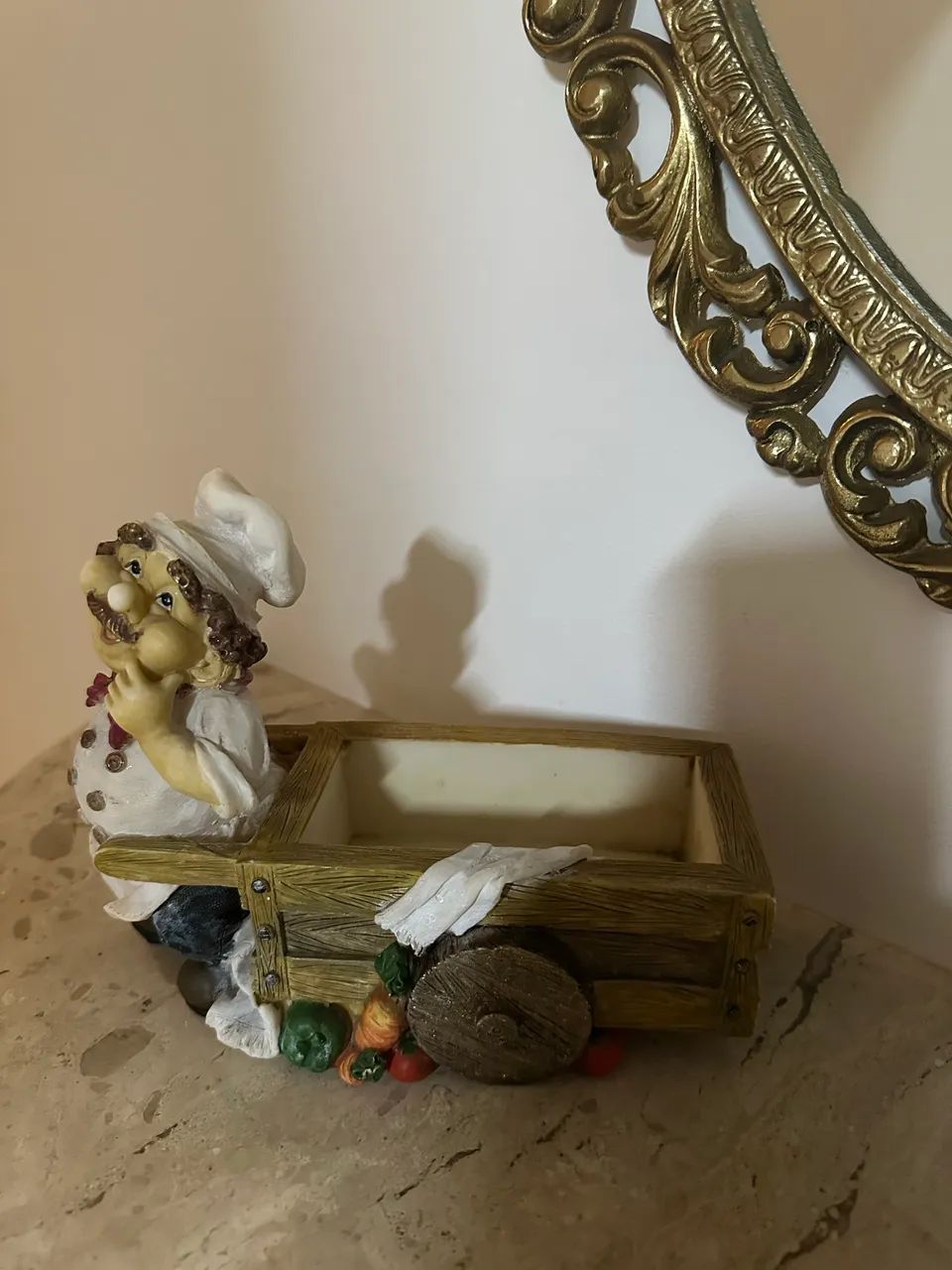 Porta flores ou porta treco em resina 