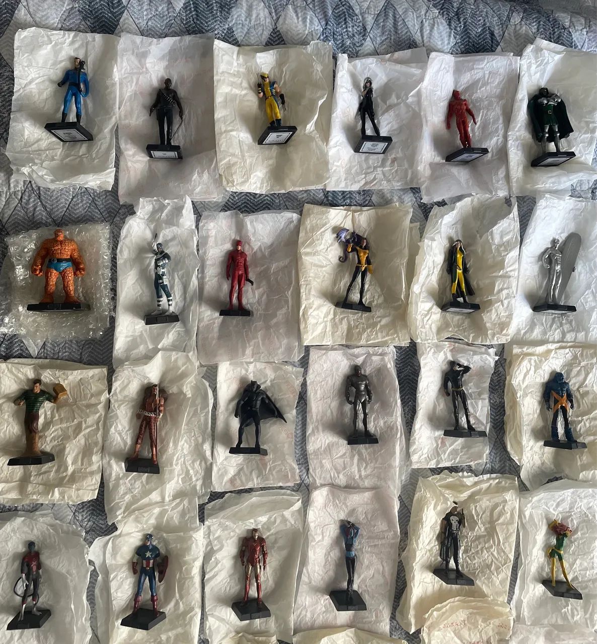 Coleção Marvel 2006 - 44 Miniaturas Licenciadas - Bom Estado - Foto 2