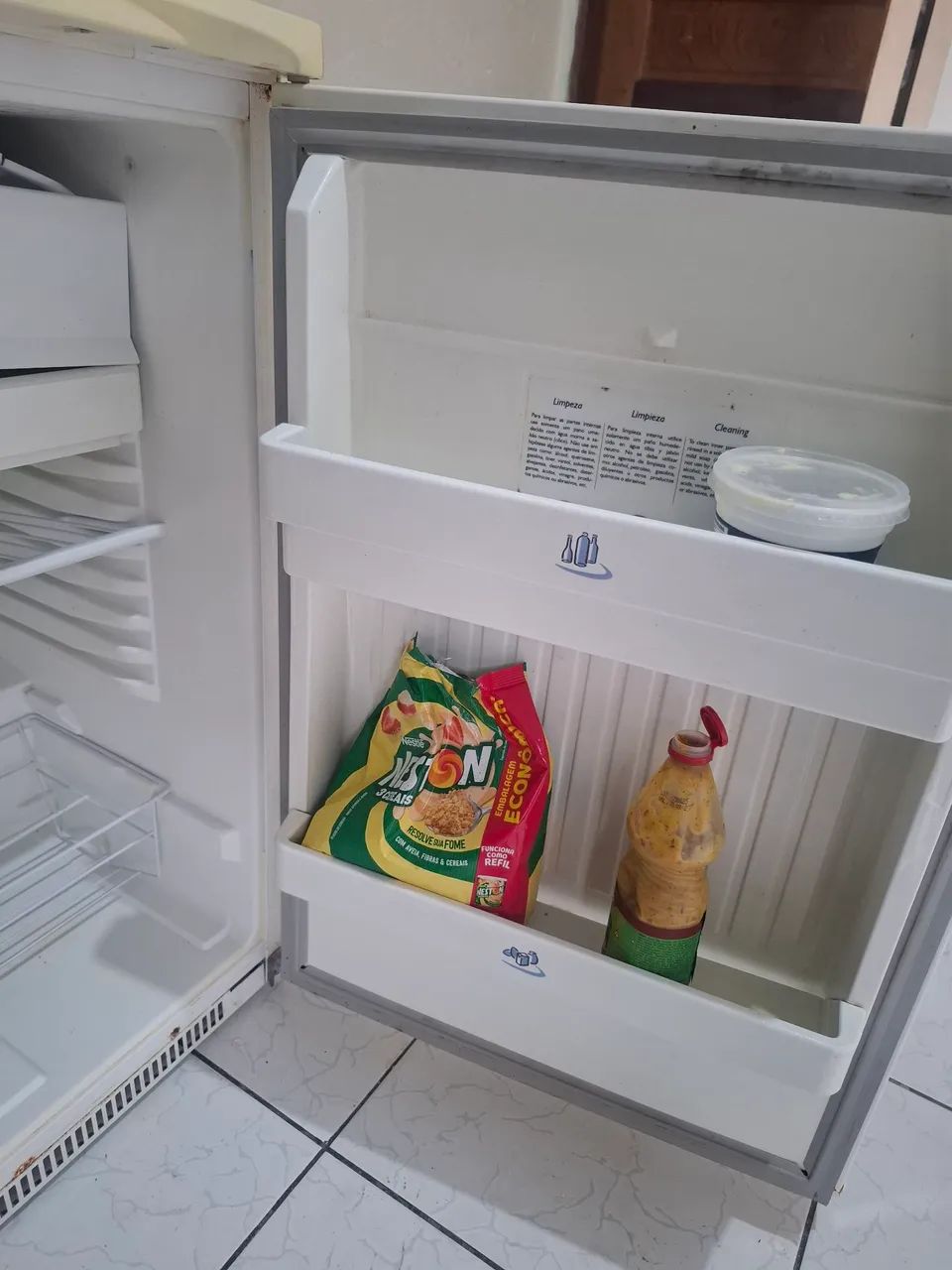 Frigobar Electrolux Gelando muito - Foto 5